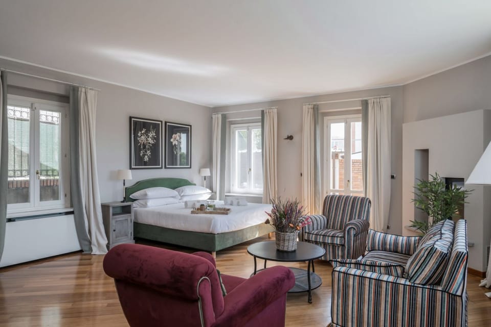 GuestHost - Elegant and spacious villa perfect for accommodating up to 12 guests is located in the center of Vignale in the heart of Monferrato area, nominated a UNESCO World Heritage Site in 2014. The house is equipped with every comfort: WiFi, air cond Apartment in Piedmont