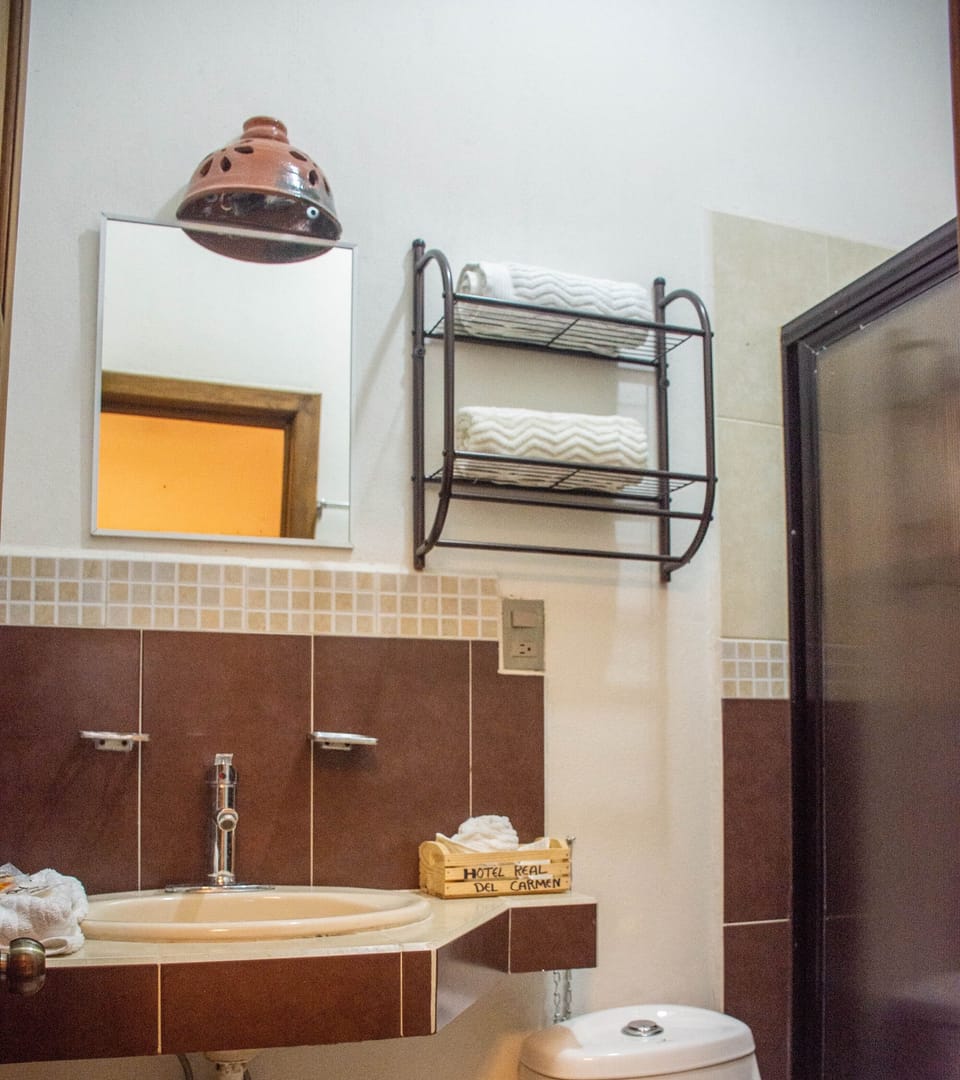 Junior Room | Bathroom | Shower, free toiletries, towels, soap