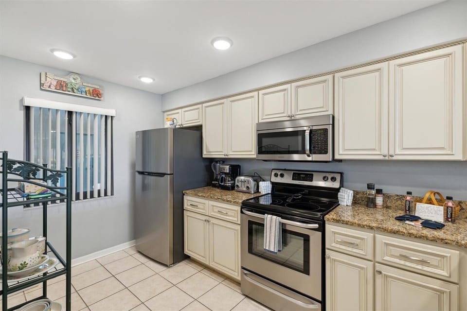 Stainless steel appliances and warm cabinetry make this kitchen ideal for any home-cooked meal during your stay.