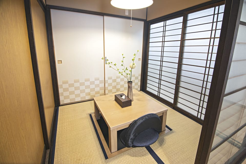 Deluxe Villa | Living area | 32-inch flat-screen TV with cable channels