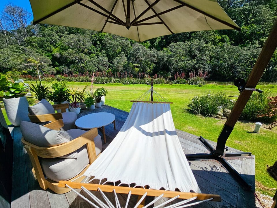 A lovely place to stay in beautiful surroundings. A few minutes from the beach and a couple nice local places to eat and drink. The house/storage areas have absolutely everything you`ll need for a very enjoyable stay.