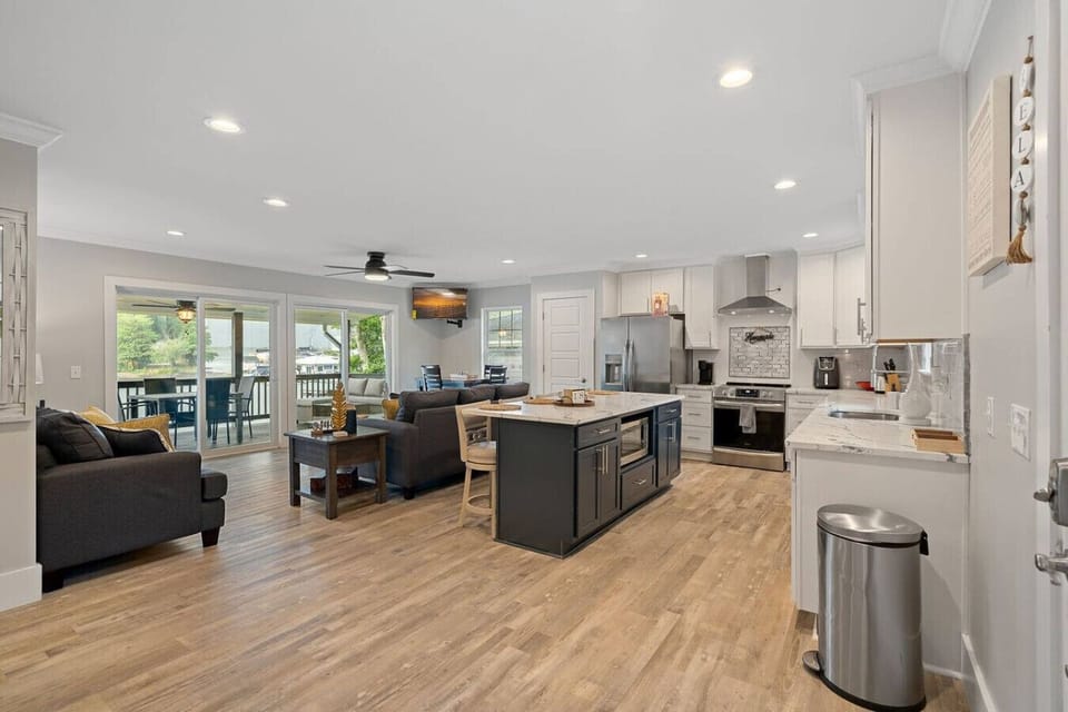 Open Kitchen and Living Room with TV and lake views!