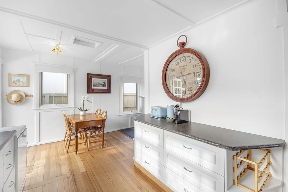 Comfort House | In-room dining