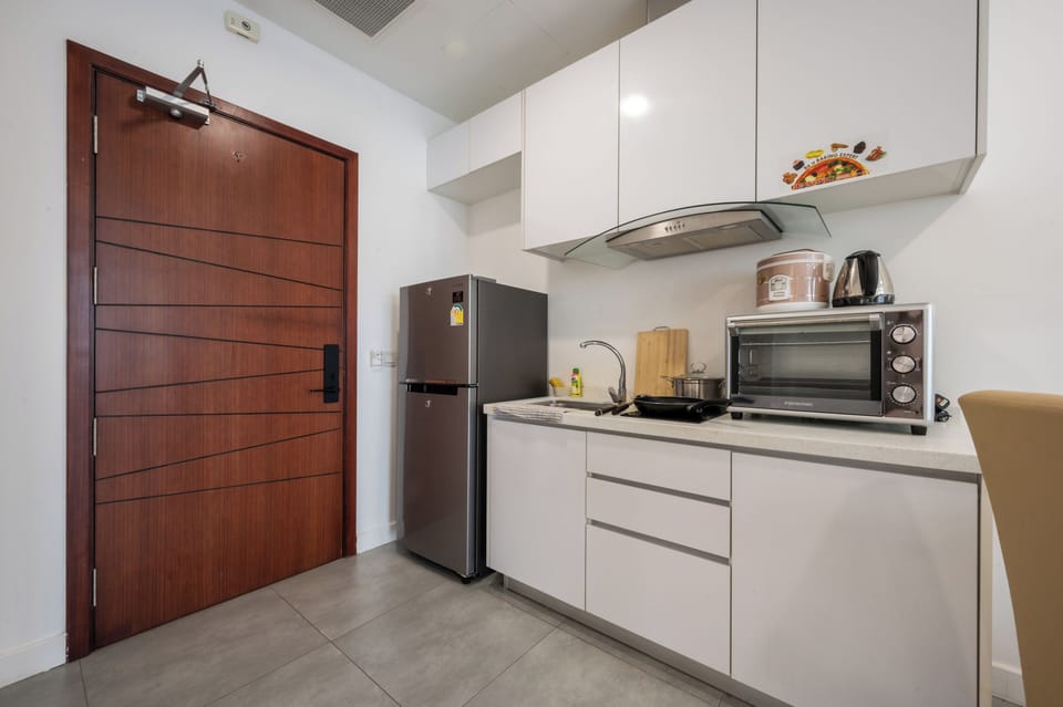 Basic Apartment, 2 Bedrooms, Balcony, City View | Private kitchen | Fridge, microwave, stovetop, rice cooker