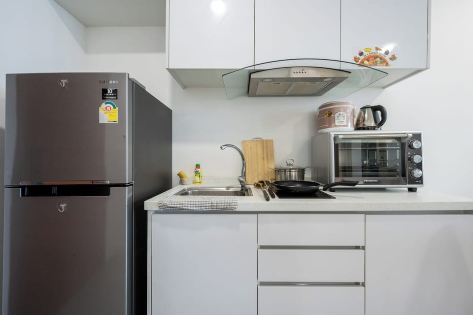 Basic Apartment, 2 Bedrooms, Balcony, City View | Private kitchen | Fridge, microwave, stovetop, rice cooker