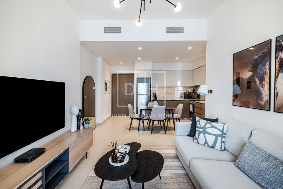 Executive Apartment | Living area | Flat-screen TV