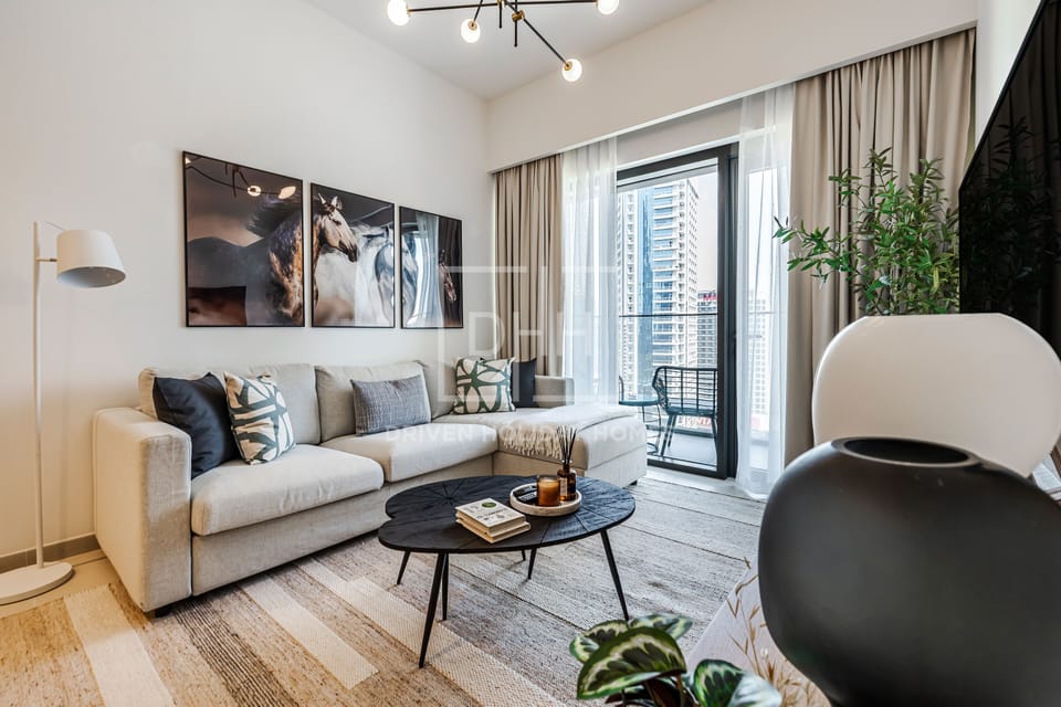 Executive Apartment | Living area | Flat-screen TV