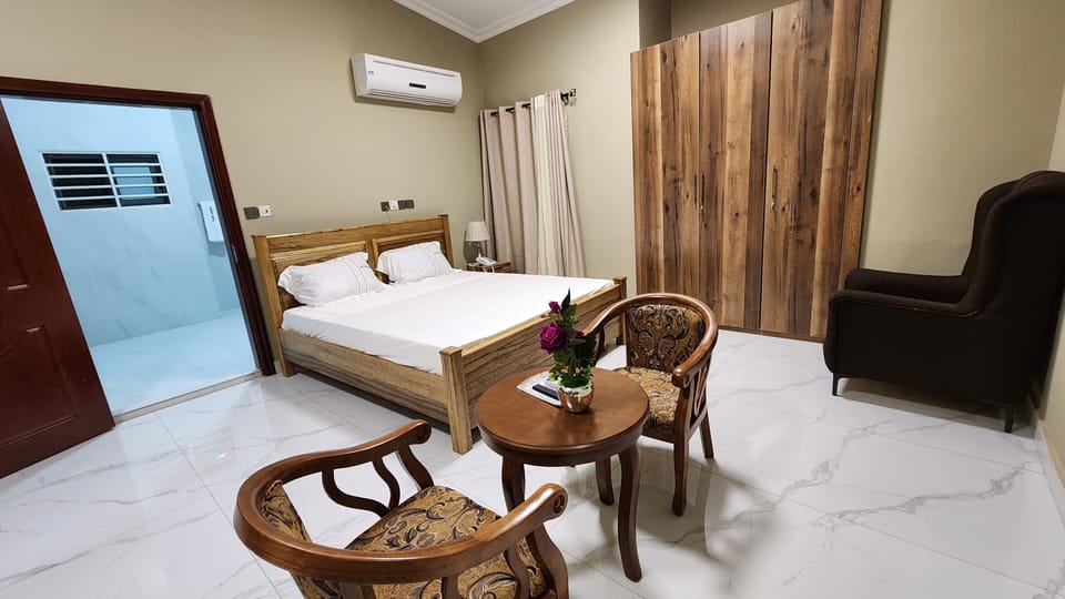 Standard Room | In-room safe, desk, laptop workspace, WiFi (free)