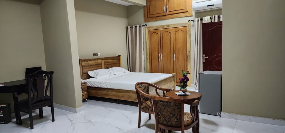 Deluxe Room | In-room safe, desk, laptop workspace, WiFi (free)