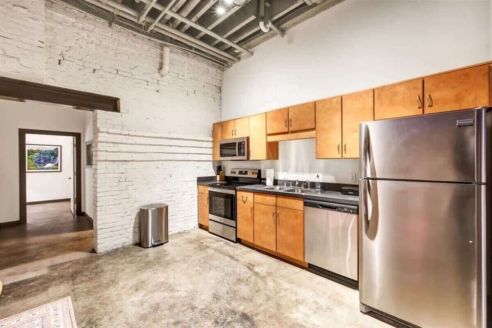  With multiple living areas + spacious layout, everyone can stay together comfortably.
