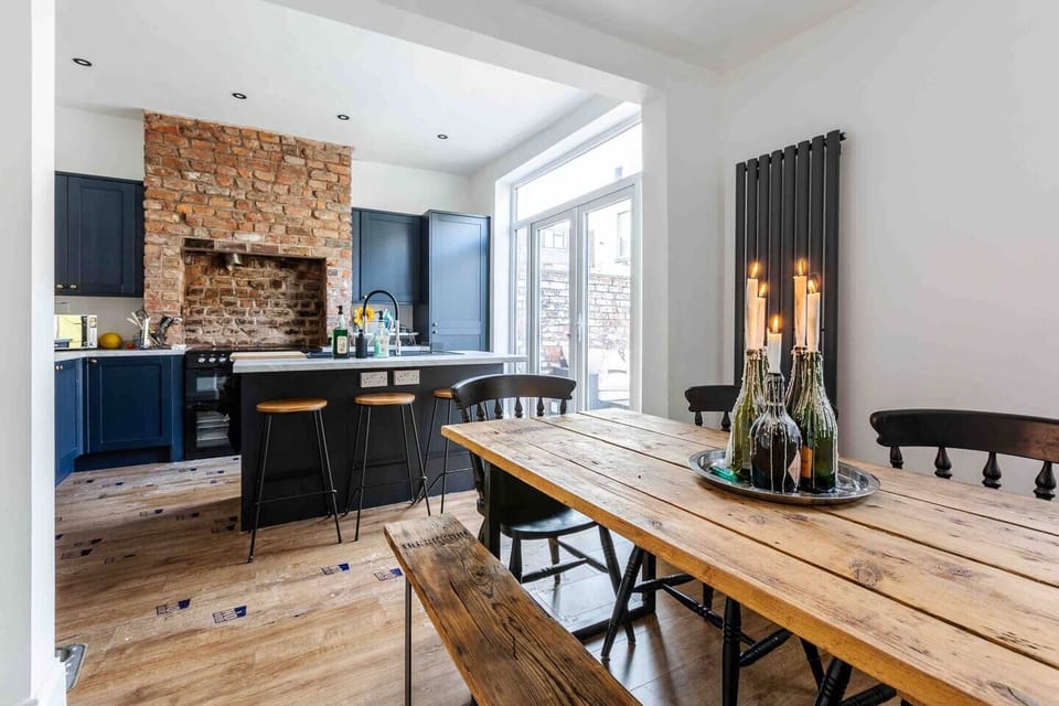 Dining Area - perfect for a night in with a home-cooked meal.
Imagine yourself having a small dinner party here with close friends or family and good conversation
