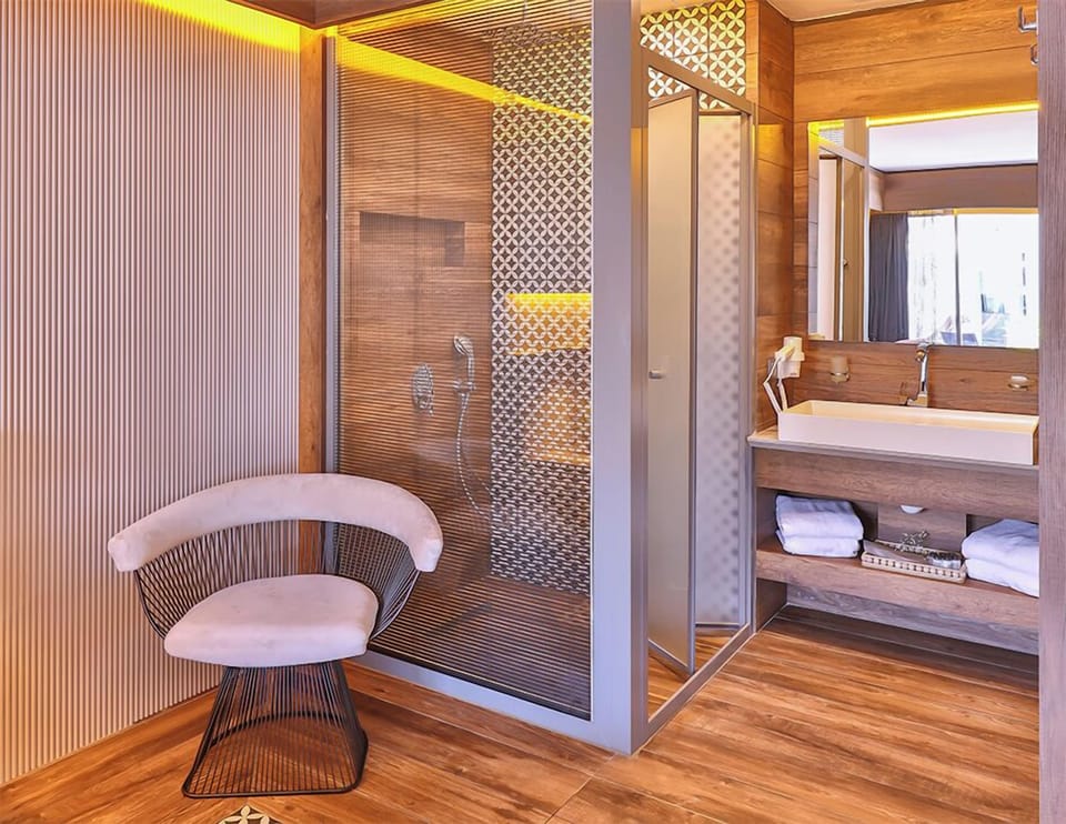 Premium Room, Private Pool, Sea View | 1 bedroom, down comforters, minibar, in-room safe