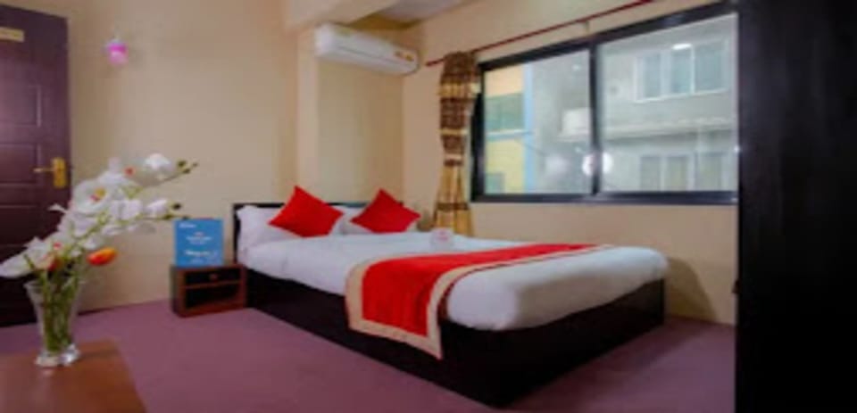 Deluxe Single Room | Free WiFi, bed sheets