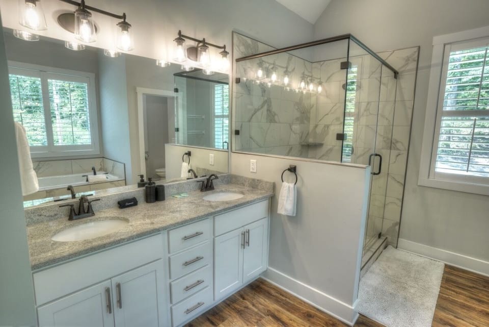 King Bedroom 1 on Main Level - Ensuite Bath