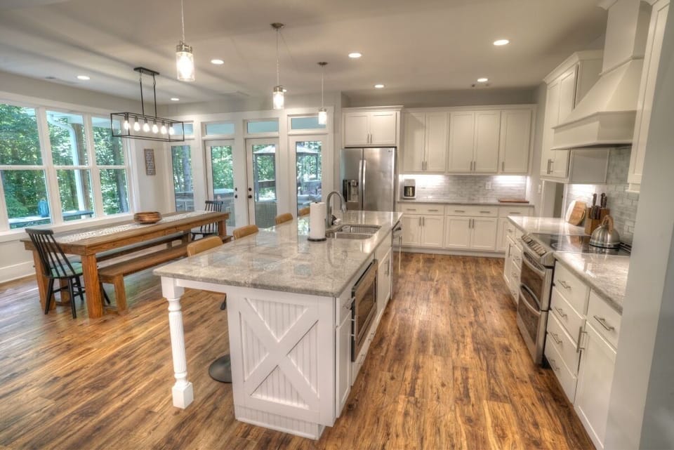 Kitchen and Bar area