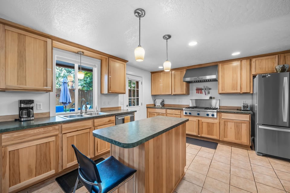 Full kitchen