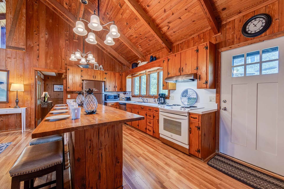 10-Surf-Or-Sound-Realty-1131-Boxley House-Kitchen-01