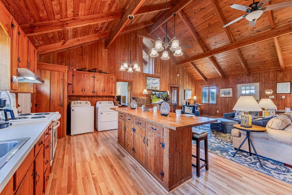 12-Surf-Or-Sound-Realty-1131-Boxley House-Kitchen-03