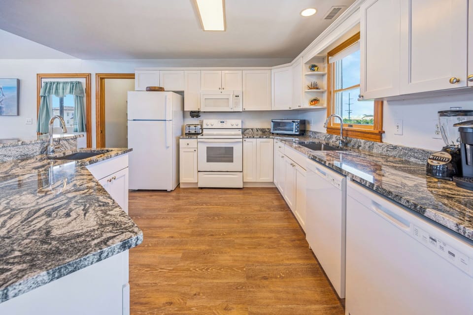 Surf or Sound Realty - 1129 - Sea Queen - Kitchen -3