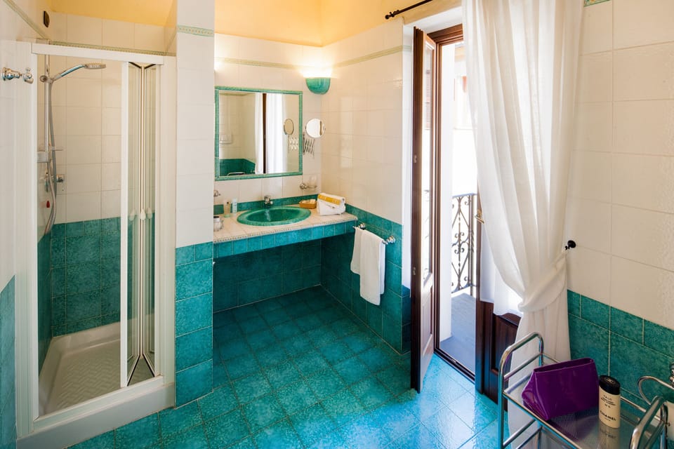 Family Quadruple Room | Bathroom