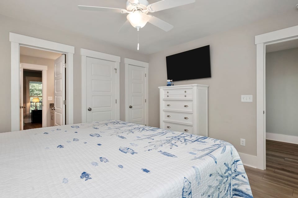 King Bed 2nd Floor