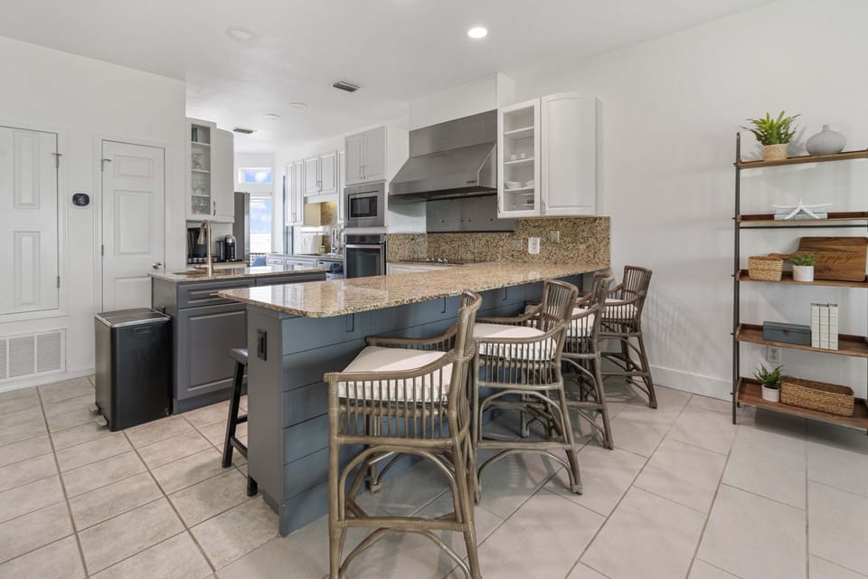 Breakfast bar seating for 4