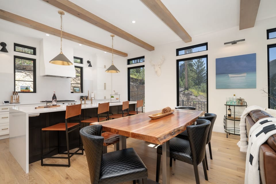 Cabin, 4 Bedrooms | In-room dining