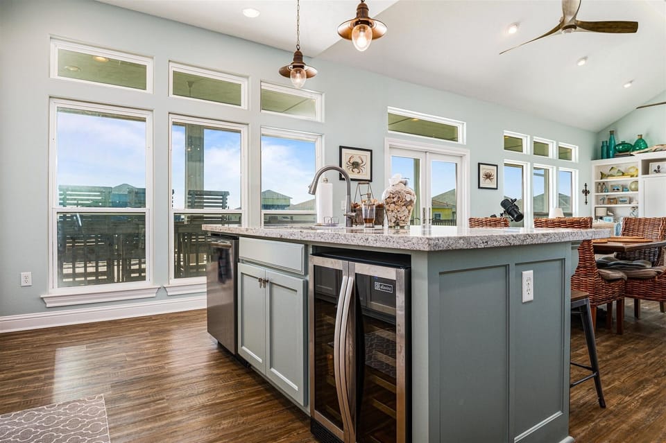 House, 4 Bedrooms | Private kitchen | Coffee/tea maker, fridge, oven