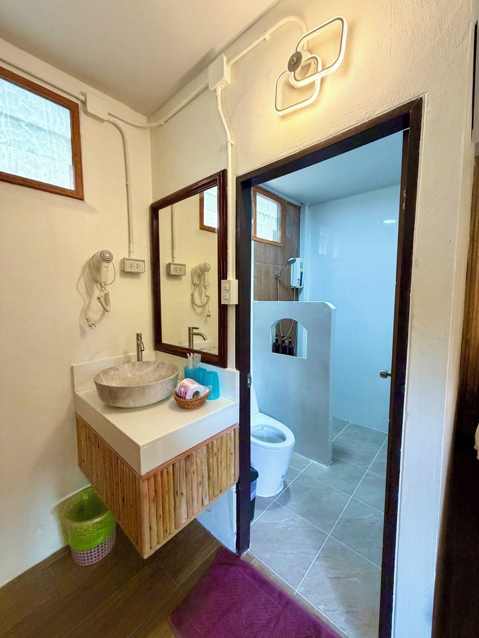 Standard Room | Bathroom | Free toiletries, hair dryer, bidet, towels