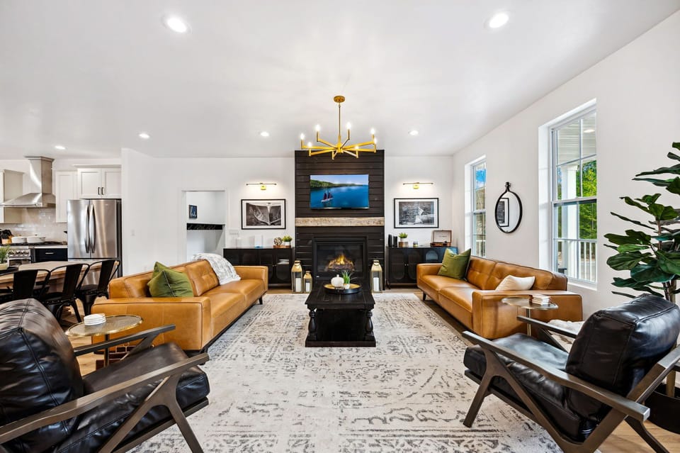 Gather with your favorite people in style in our stunning open-concept living area adorned with leather sofas, sleek seating, and a cozy gas fireplace.   Gather, relax, and make memories in comfort and sophistication.  