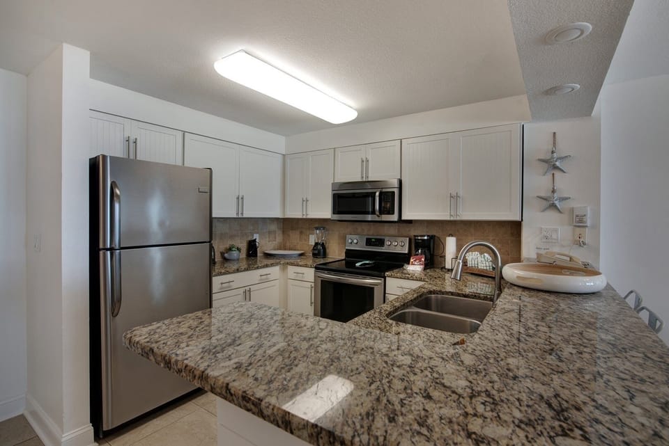 Condo, 2 Bedrooms | Private kitchen | Fridge, oven, coffee/tea maker, toaster