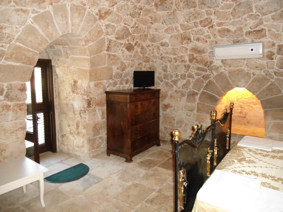 Suite | 1 bedroom, pillowtop beds, desk, iron/ironing board