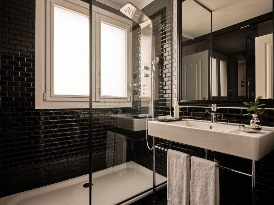 Rainfall showerhead, free toiletries, hair dryer, bathrobes