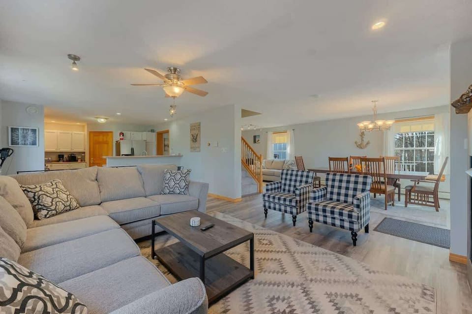 New couch & chairs added in Dec 2023