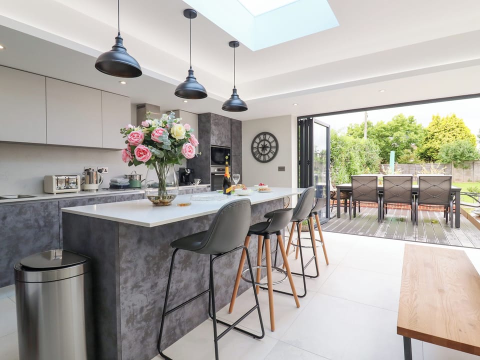 Cottage | Dining
