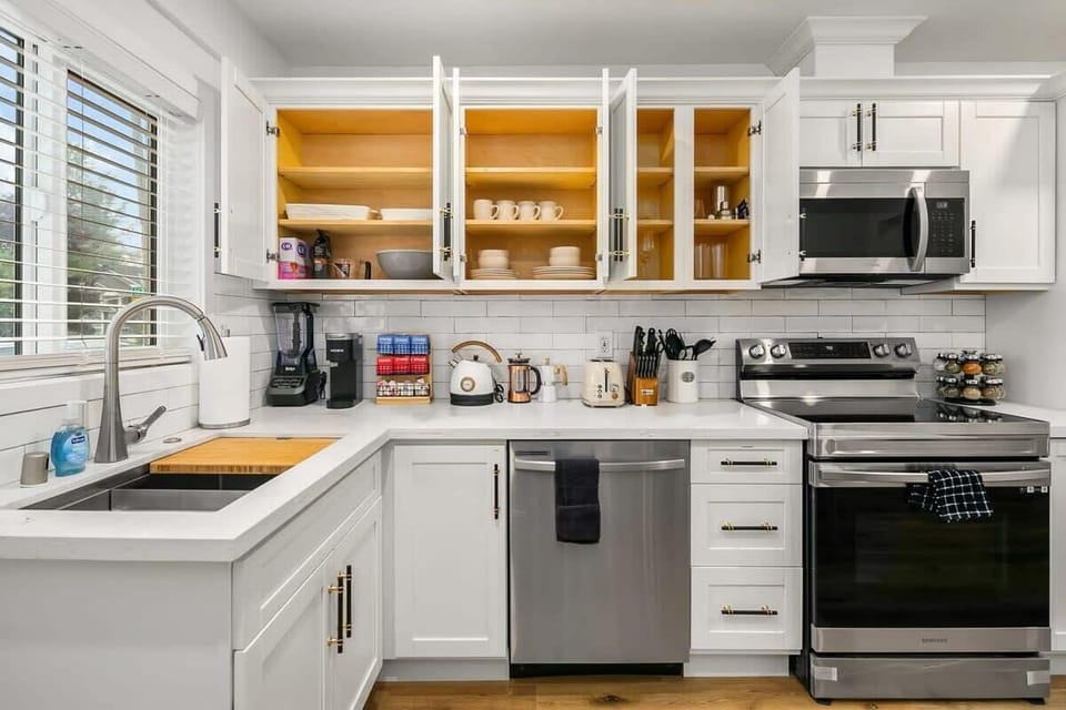 The kitchen is well equipped.