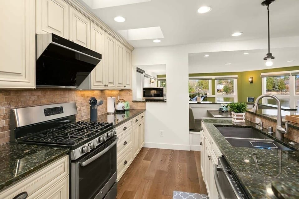 Chef! We provide a well equipped kitchen for you!