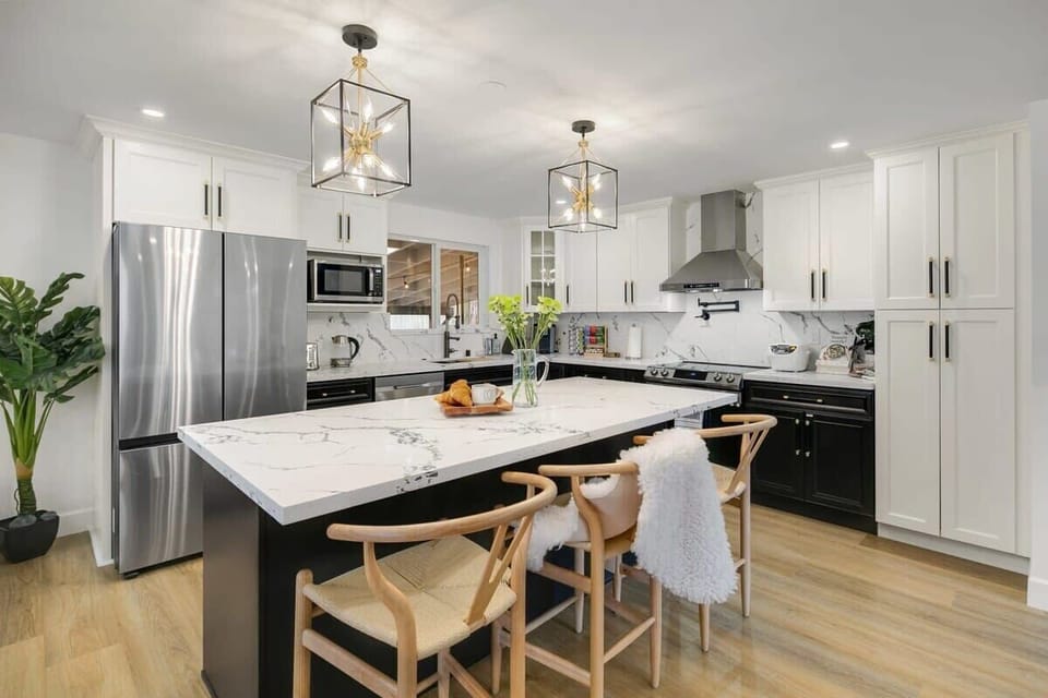 Here is the high end finish kitchen with stainless steel appliance