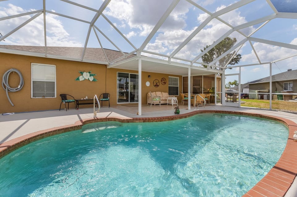 pool and lanai 