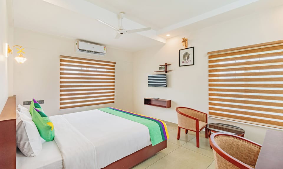 Standard Double Room | Desk, iron/ironing board