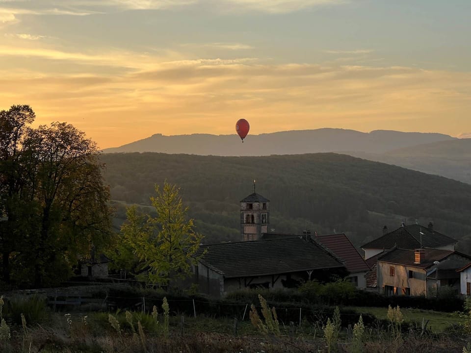 vue de Bergesserin avec montgolfière "route71"