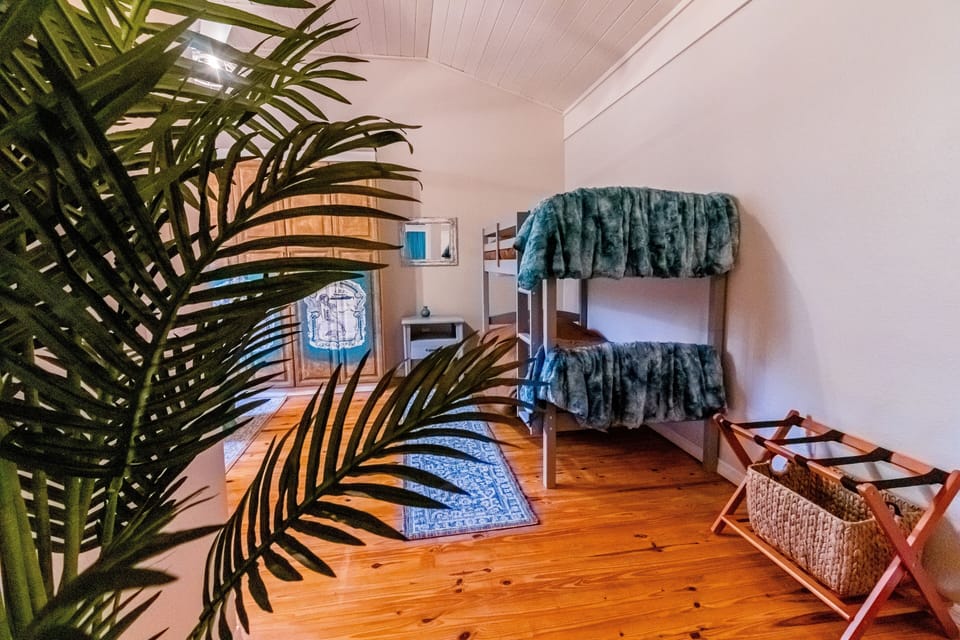 Bedroom 4: bunk bed next to Murphy bed