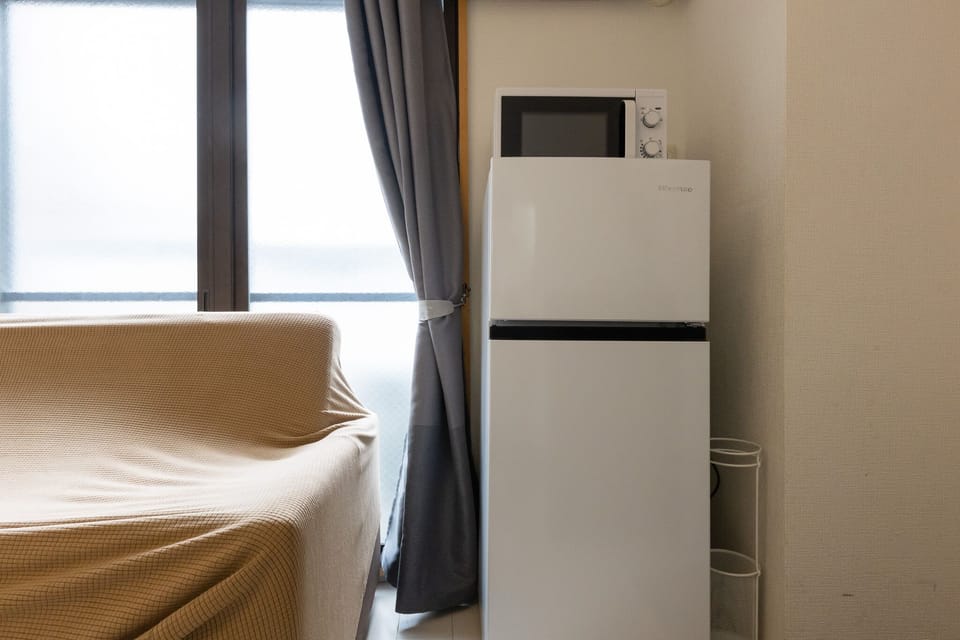 Full-size fridge, microwave, stovetop, cookware/dishes/utensils