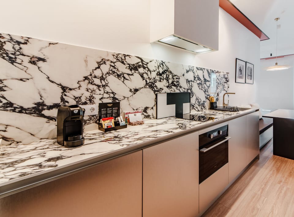 Deluxe Apartment, 3 Bedrooms | Private kitchen