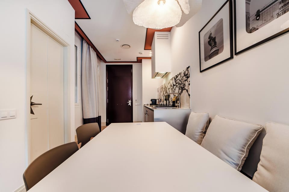 Deluxe Apartment, 3 Bedrooms | Private kitchen
