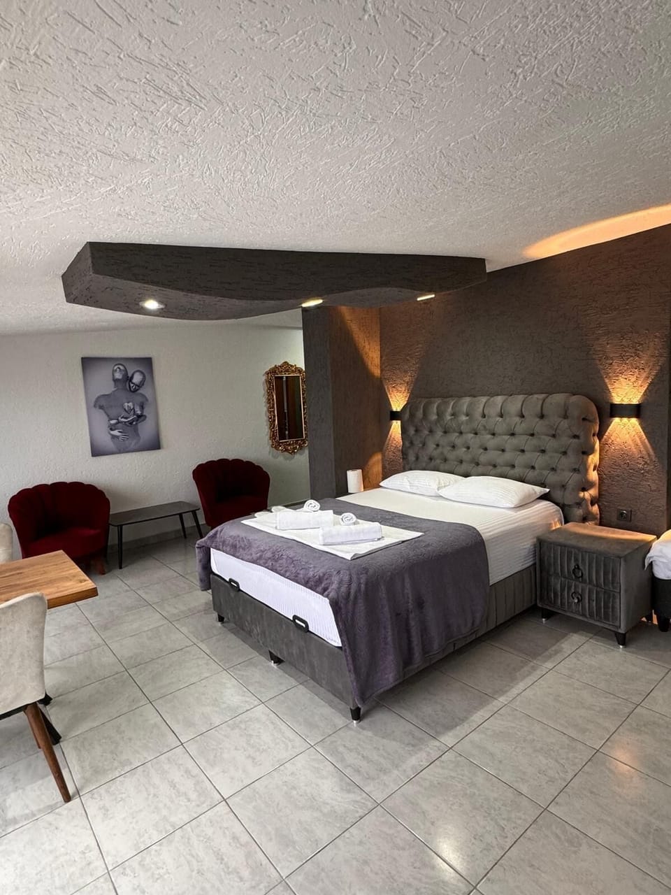 Exclusive Room | Desk, soundproofing, bed sheets