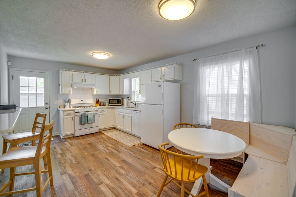 Kitchen | Dishwasher | Keurig Coffee Maker | Toaster