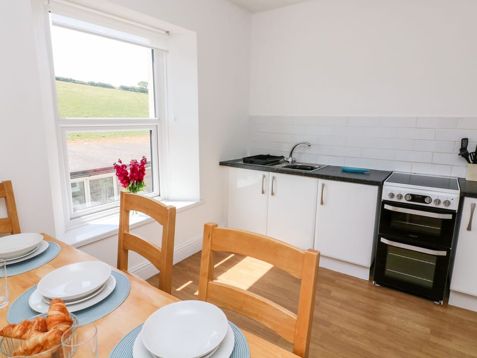 Fridge, cookware/dishes/utensils