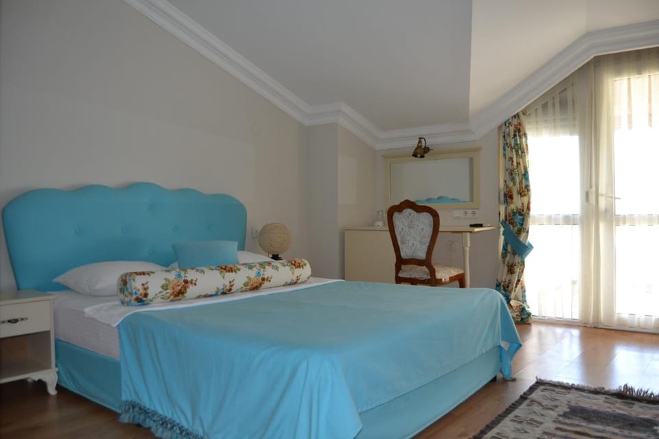 Minibar, in-room safe, desk, free cribs/infant beds