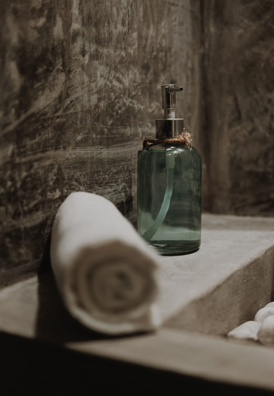 Armadillo | Bathroom | Shower, rainfall showerhead, hair dryer, towels
